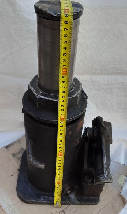 Домкрат мощный гидравлический на 25 тонн