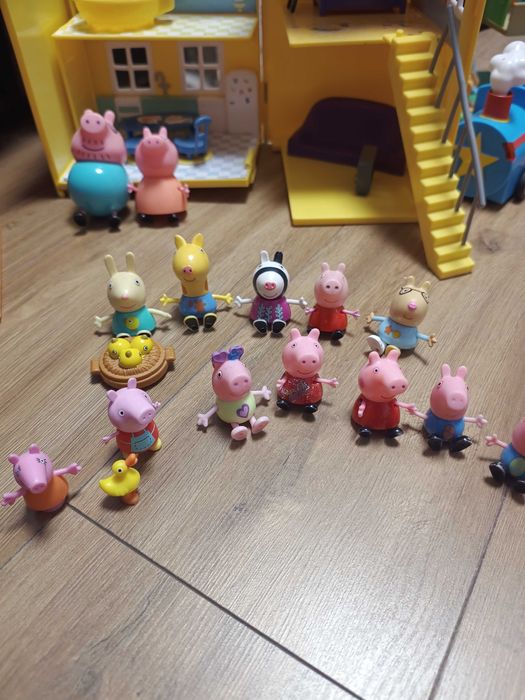Будинок на дереві, паровозик та будинок свинки пеппи Peppa pig