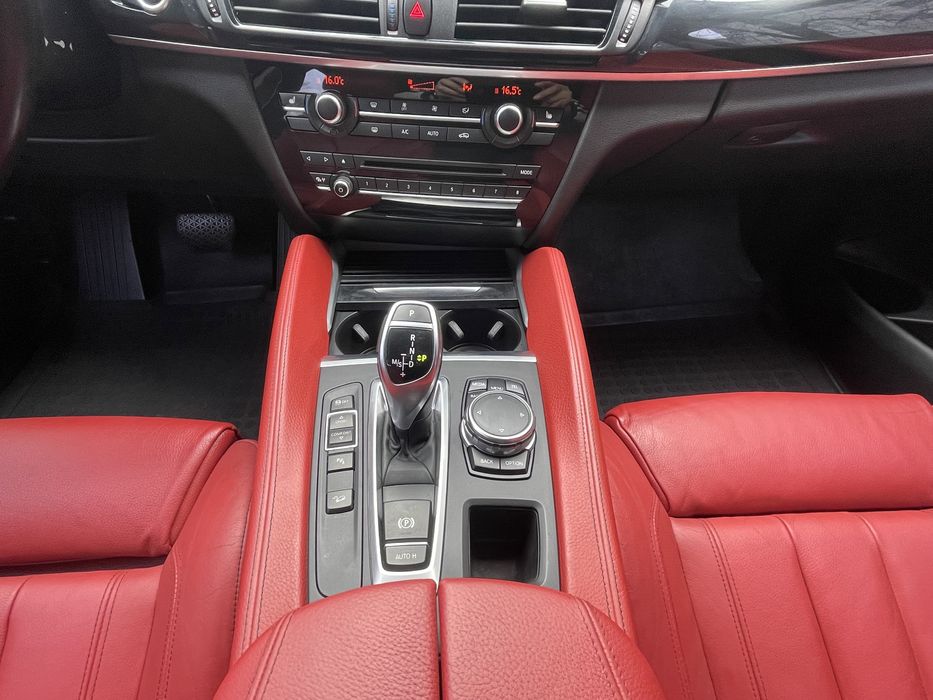 Продам Официальный автомобиль BMW X 6 X-Drive. 2117 гв