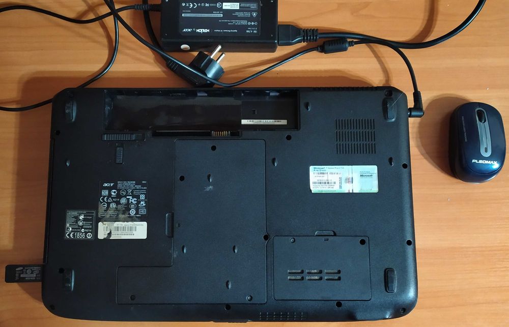 Продам ноутбук Acer Aspire 5738g +мишка+сумка в доброму стані (без АК)