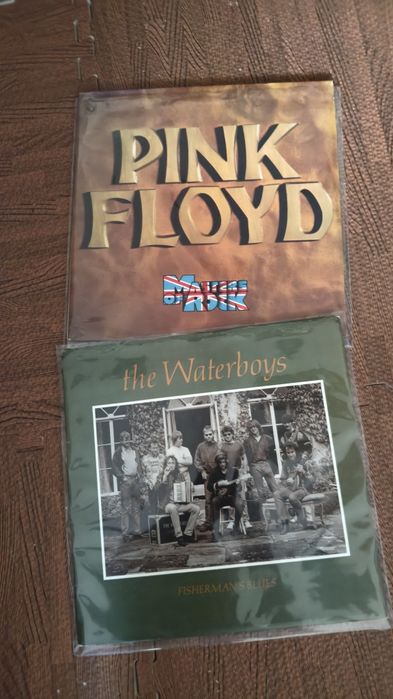 The 
Fisherman's  Blues

Pink Floyd 
Masters of rock 
Capas e discos muito bom estado 
45€
Musica Brasileira 
Capas bom estado 
Discos como novos
20€