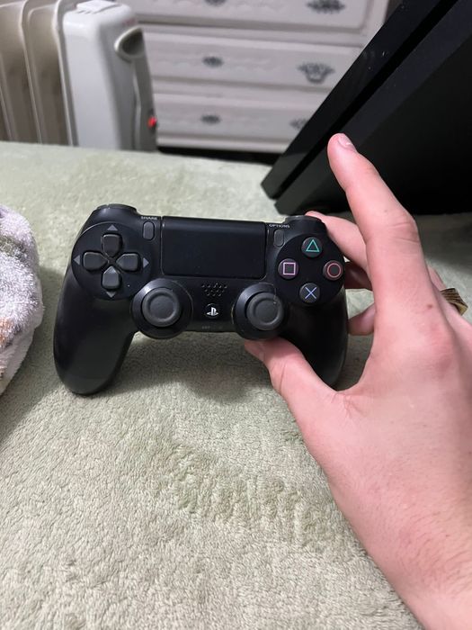 Playstation 4 com comando