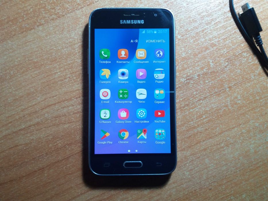 Продам телефон Samsung Galaxy J1