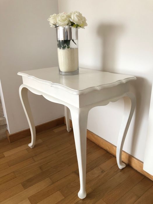 Mesa antiga estilo Queen Anne restaurada