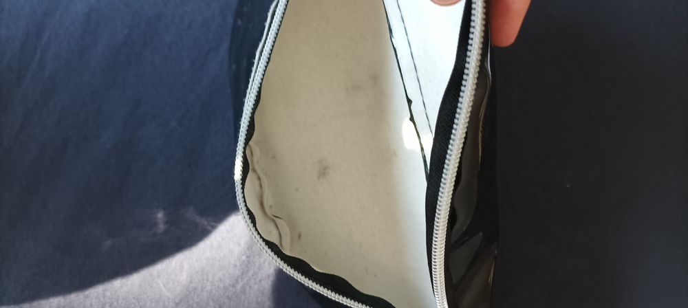 Holo holograficzna nerka saszetka torebka mała czarna