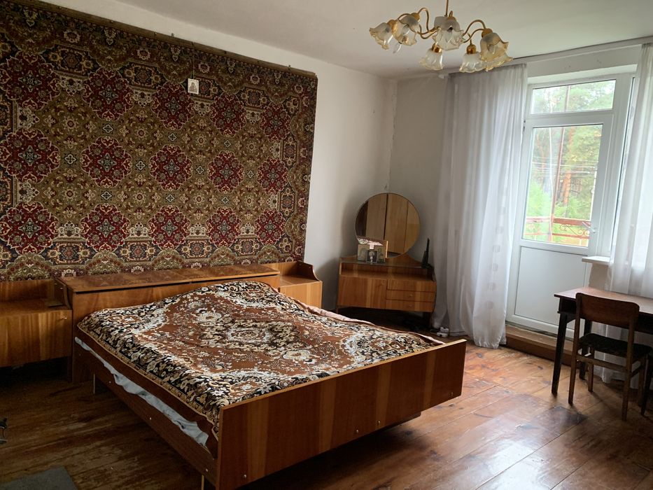 Продам будинок поруч з сосновим лісом