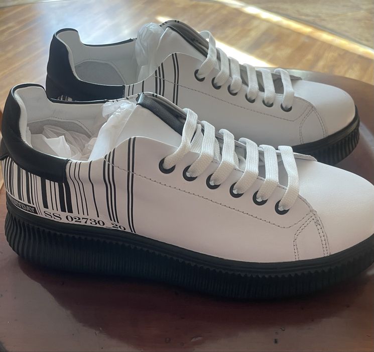 Нові кожані жіночі кросівки ESTRO р.36