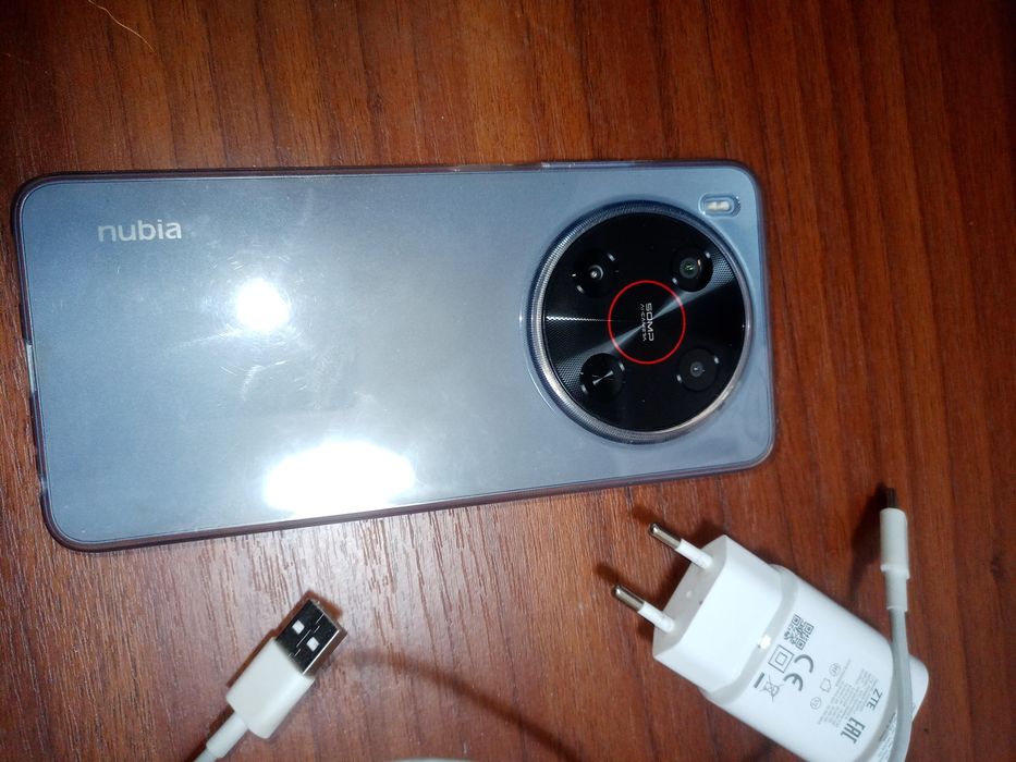 Телефон з великим экраном 6,9" ZTE nubia V70 MAX