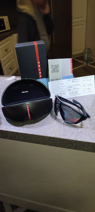Продаю новые оригинальные очки Prada!