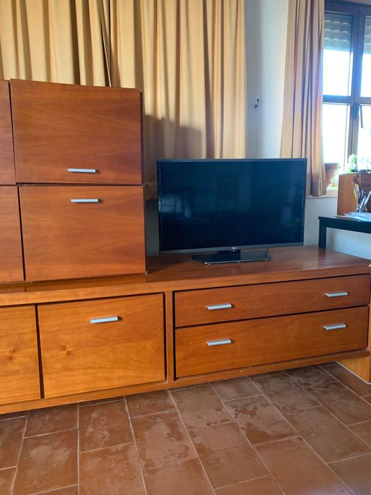 Móvel de sala para TV, usado madeira