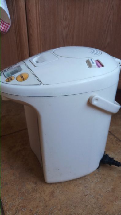 Продам чайник термос Panasonic