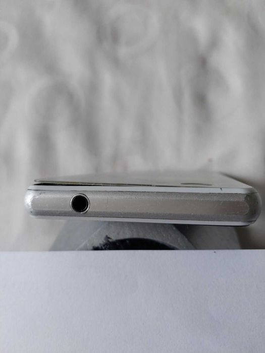 Телефон Sony Xperia D5503 версия 5.1.1