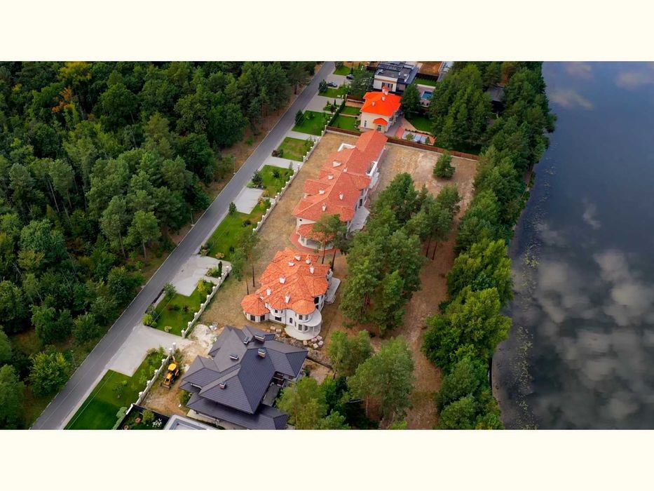 Резиденція на воді 923 м²  48 соток  берегова лінія 69 м