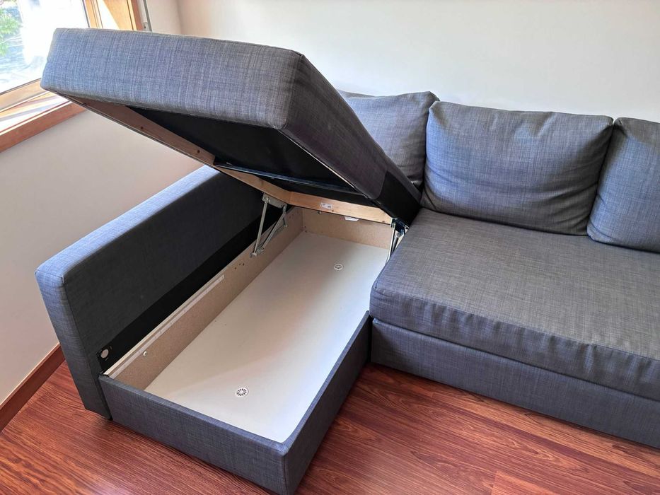 Sofá cama de 3 lugares da Ikea modelo FRIHETEN com arrumação.
