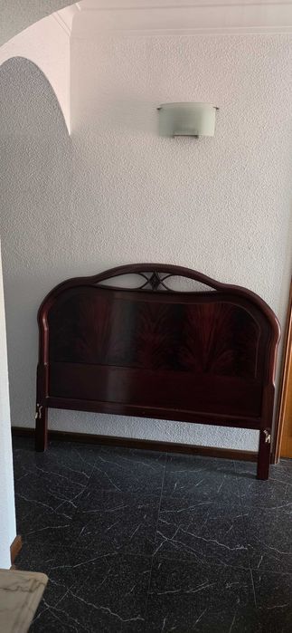 Cama completa e 2 mesinhas de cabeceira