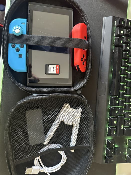 Nintendo Switch + EA FC 25 + Estojo e Acessórios de Carga
