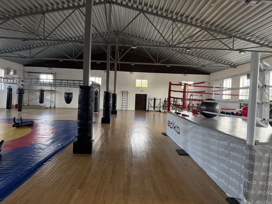 Спортзал з обладнанням