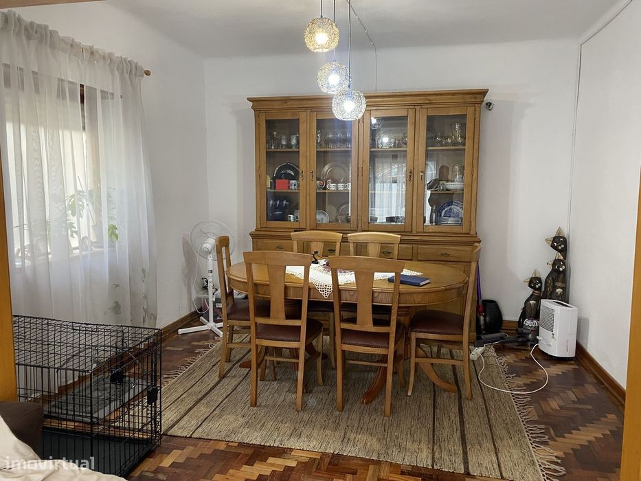 Vende-se T3 com grande espaço exterior em Santa Clara, Coimbra.