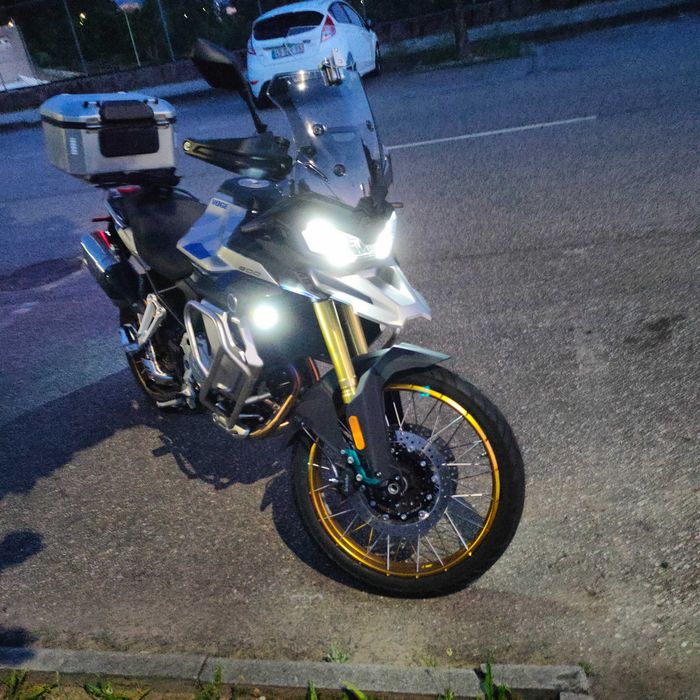 Voge 900 DSX como nova