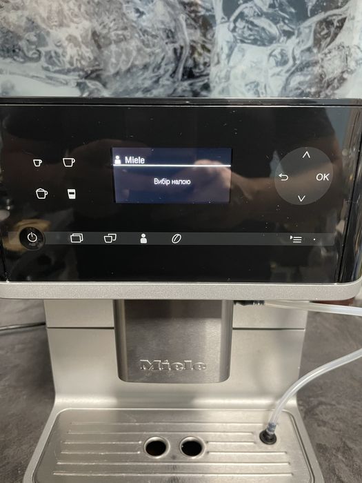 Кавомашина Miele СМ 6100.