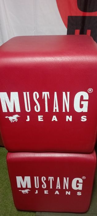 Pufy skórzane Mustang