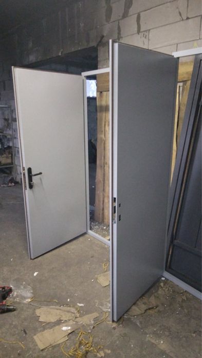 Входная дверь тамбурная, входные двери в гараж, двери тамбур не дорого