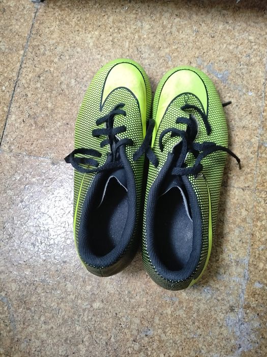 Equipamento de futebol para criança