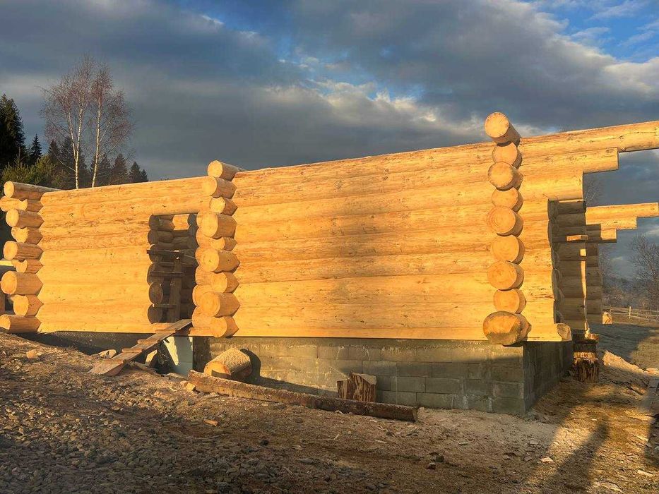 Будиночки в Микуличині — дикий зруб