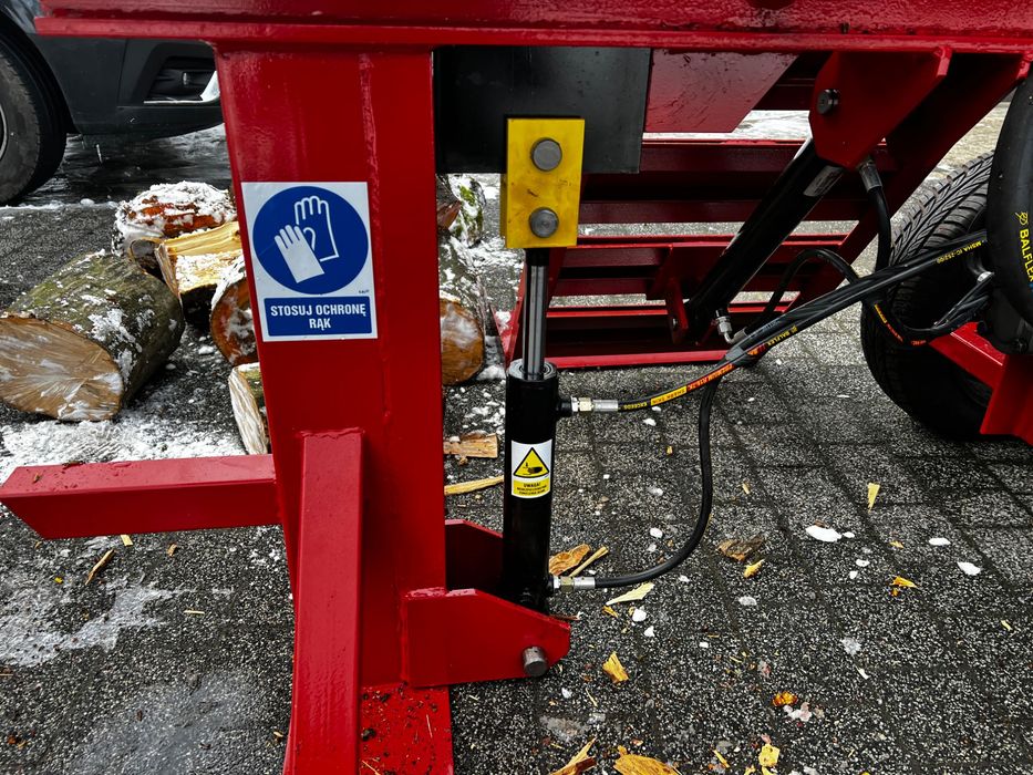 Łuparka hydrauliczna pozioma do drewna