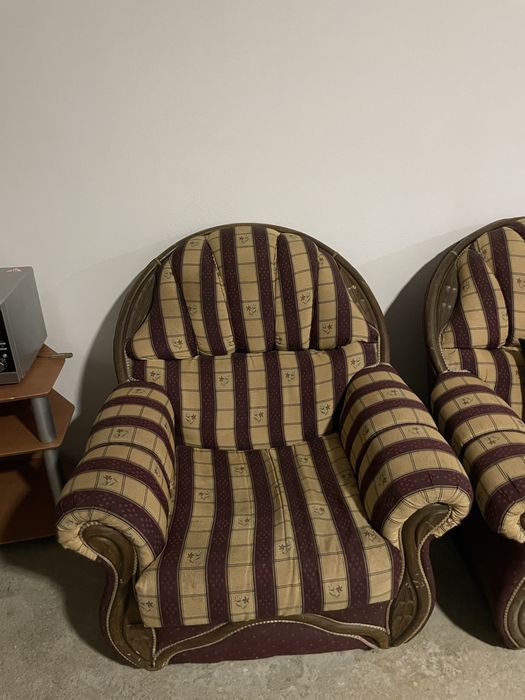 Sofas classicos com detalhes em Madeira (3und)