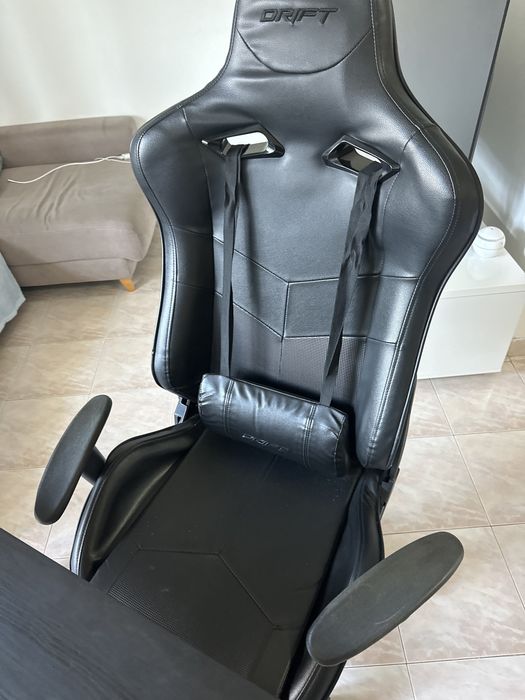 Mesa e cadeira os dois pra e embora rapido pra vim busca no local