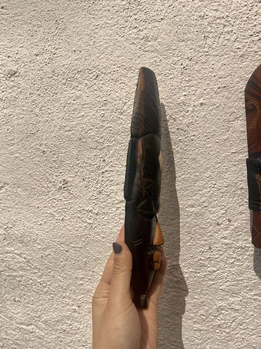 Conjunto de 2 máscaras africanas em madeira talhada à mão