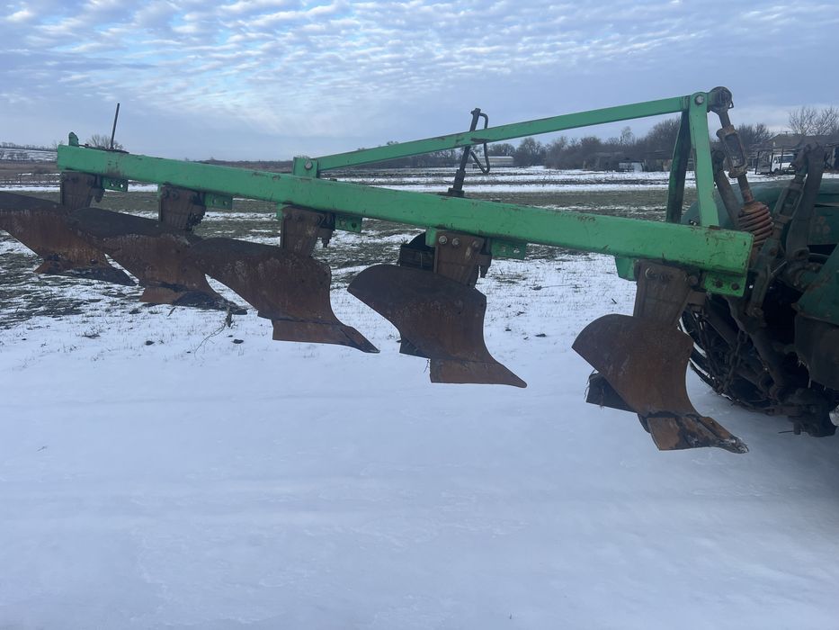 Продам плуг ПНВ 5-35