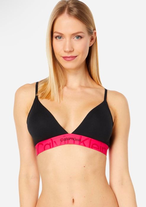 Топ от бренда Calvin Klein