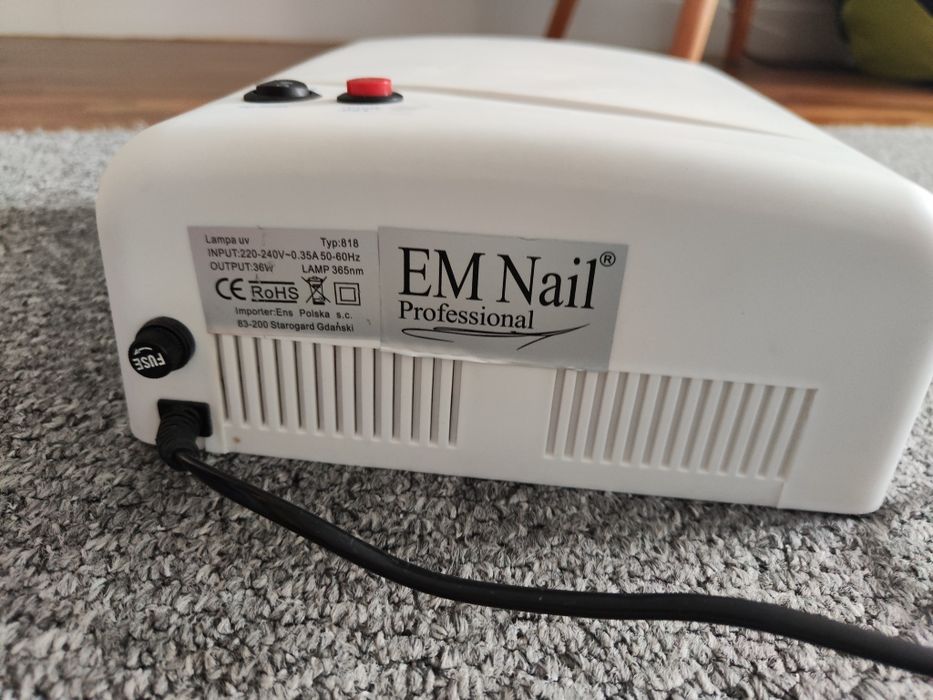 Lampa UV do manicure hybrydy