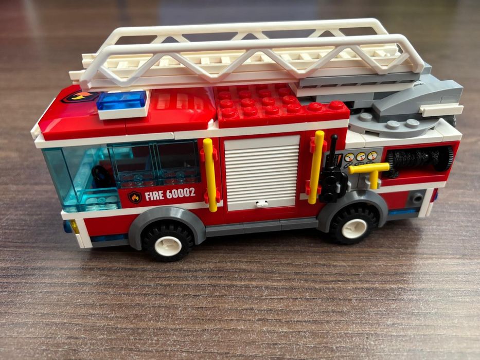 LEGO® City
Caminhão de Combate ao Fogo
5-12 | #60002 | 209 peças