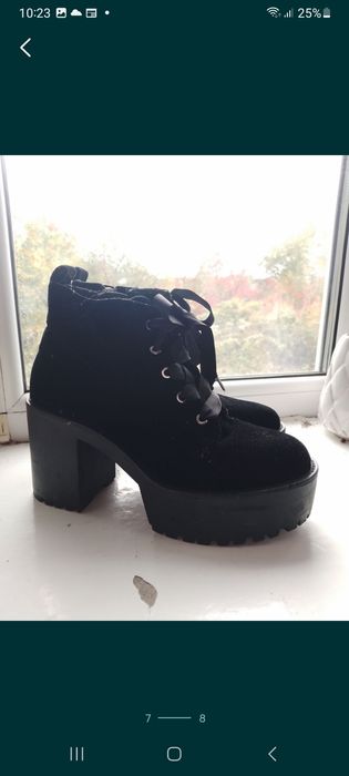 Лот жіночого взуття 3 пари.