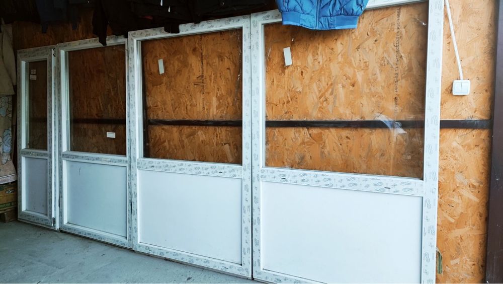 Двері та вітрини металопластикові