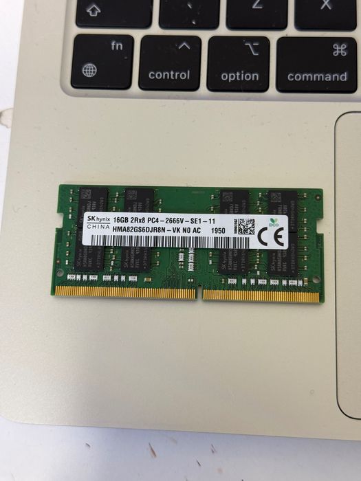 Оперативна пам'ять SK hynix SODIMM DDR4 16Gb 2Rx8 2666Mhz PC4-2666V-SE1-11