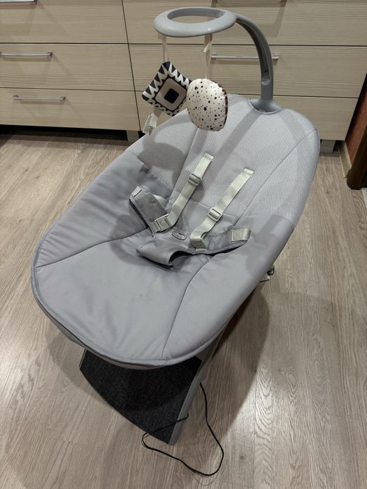 Заколисуючий центр Chicco Comfy Wave