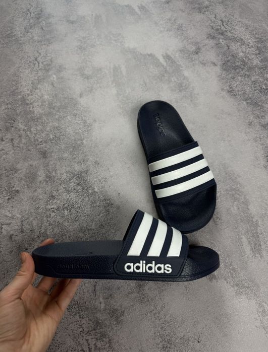 Шльопанці сланці Adidas 23.5 оригінал
Стан нових 
Оригінал