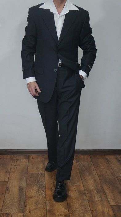 Luksusowy Garnitur Giorgio Armani 100% Wełna Granat Rozmiar 50