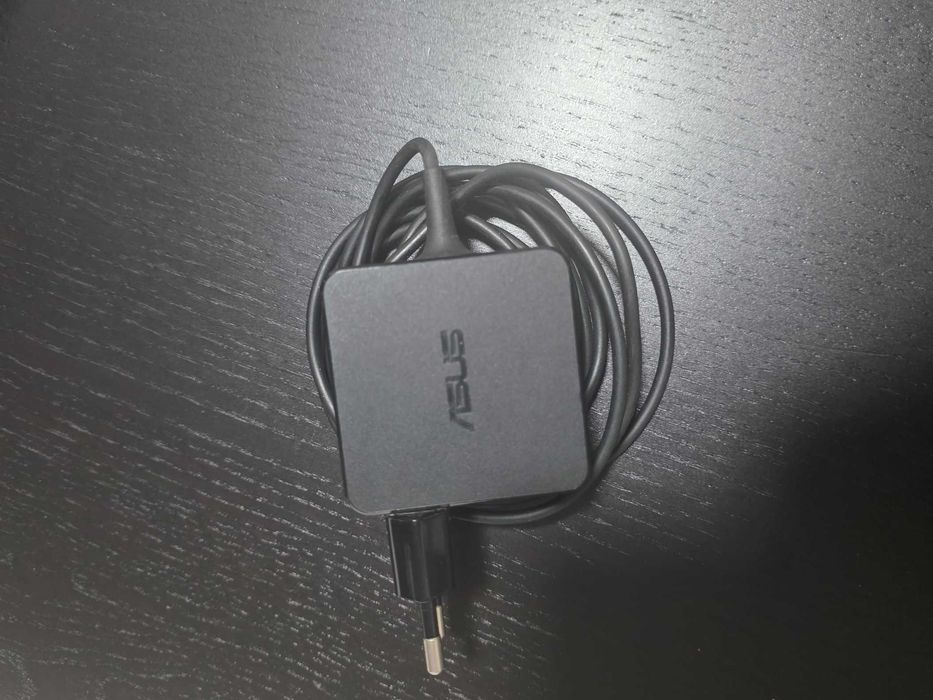 Portátil Asus VivoBook 15 (i3 10.ª Ger / 8GB RAM / 512GB SSD) – Excelente Estado