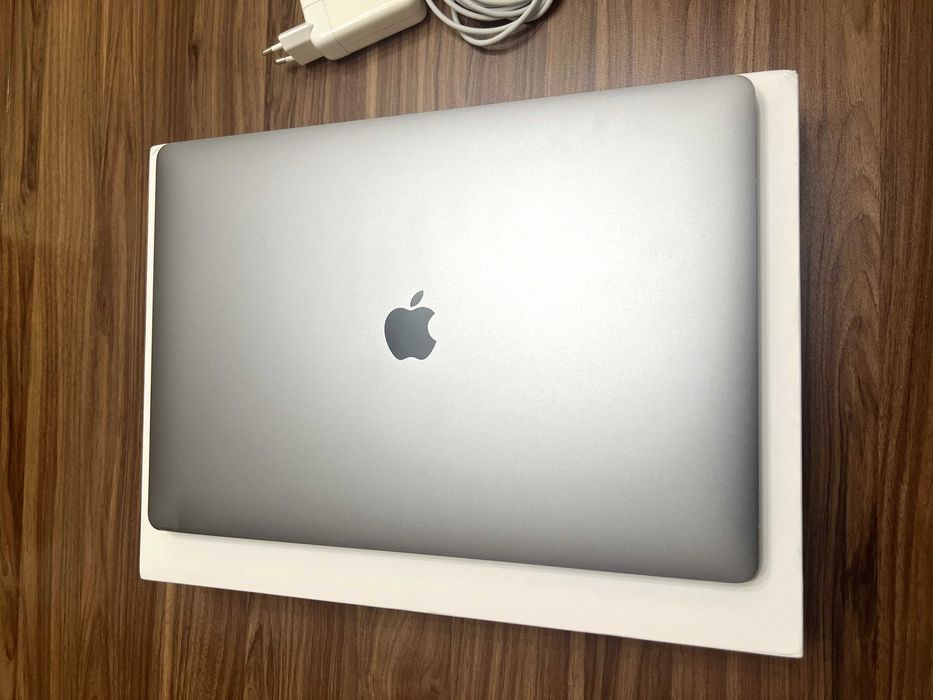 MacBook Pro (16'', 2019) / Intel i7 / 16Gb RAM / 512Gb SSD / A2141