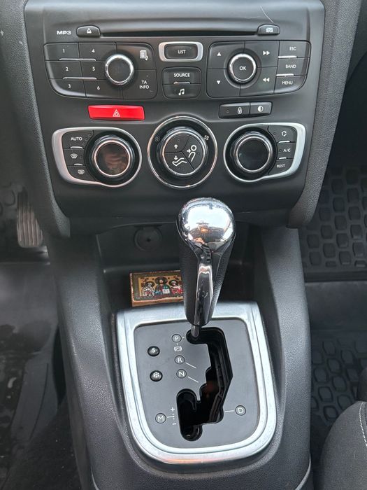 Автомобіль Citroen C4