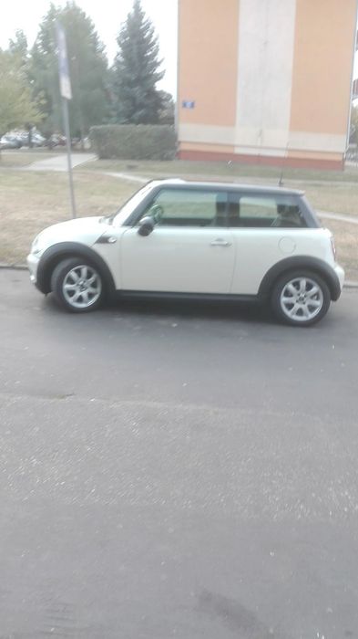 MINI Cooper Auto z  uszkodzonym silnikiem kompletne