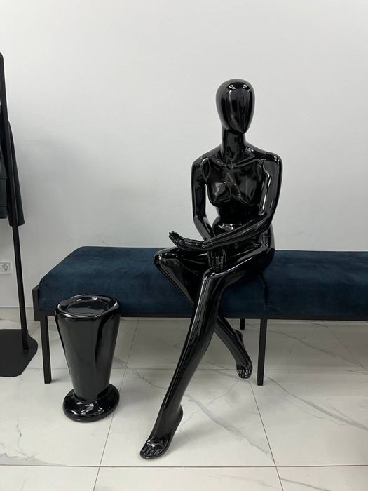 Жіночий манекен глянцевий