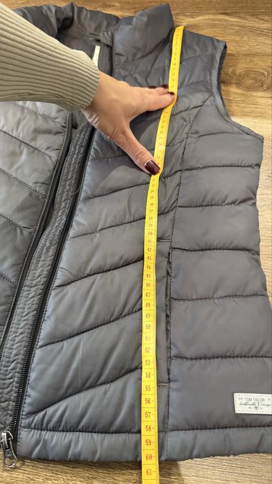 Продам сірий жилет Tom Tailor