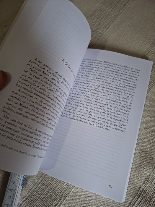 Mário Soares Um Mundo Inquietante crónicas em 2003