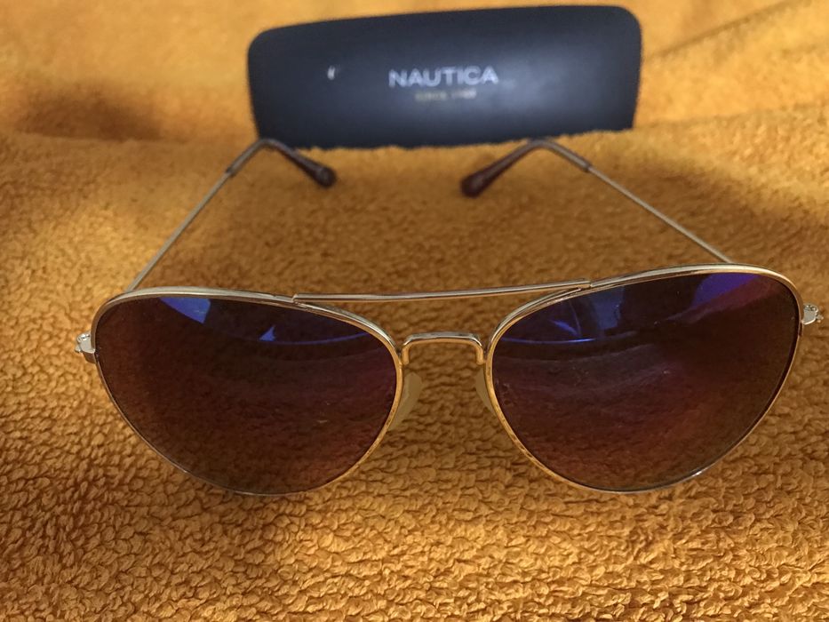 Óculos de sol novos, ainda na caixa